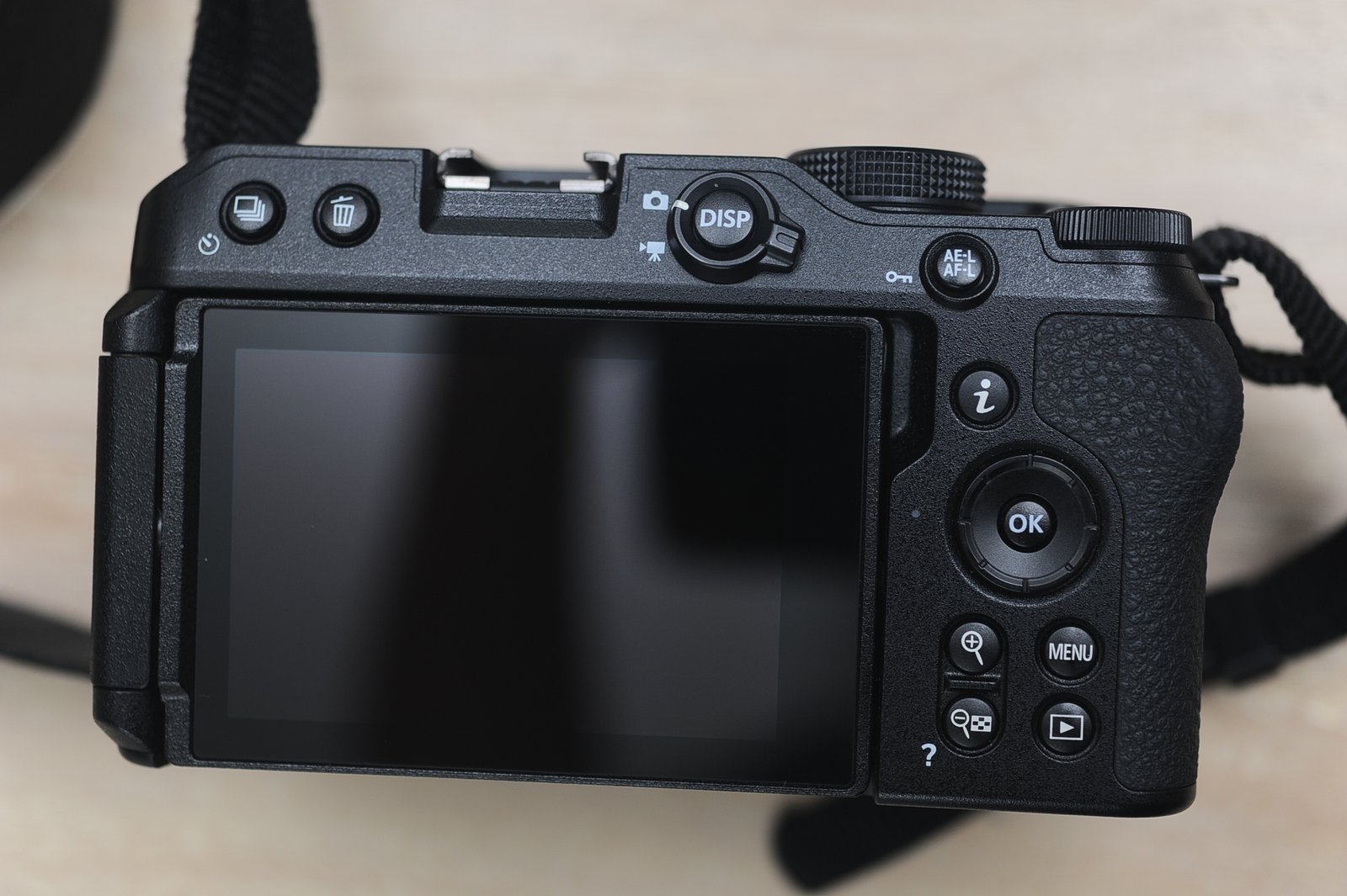 nikon z30 back layout showing the lcd screen