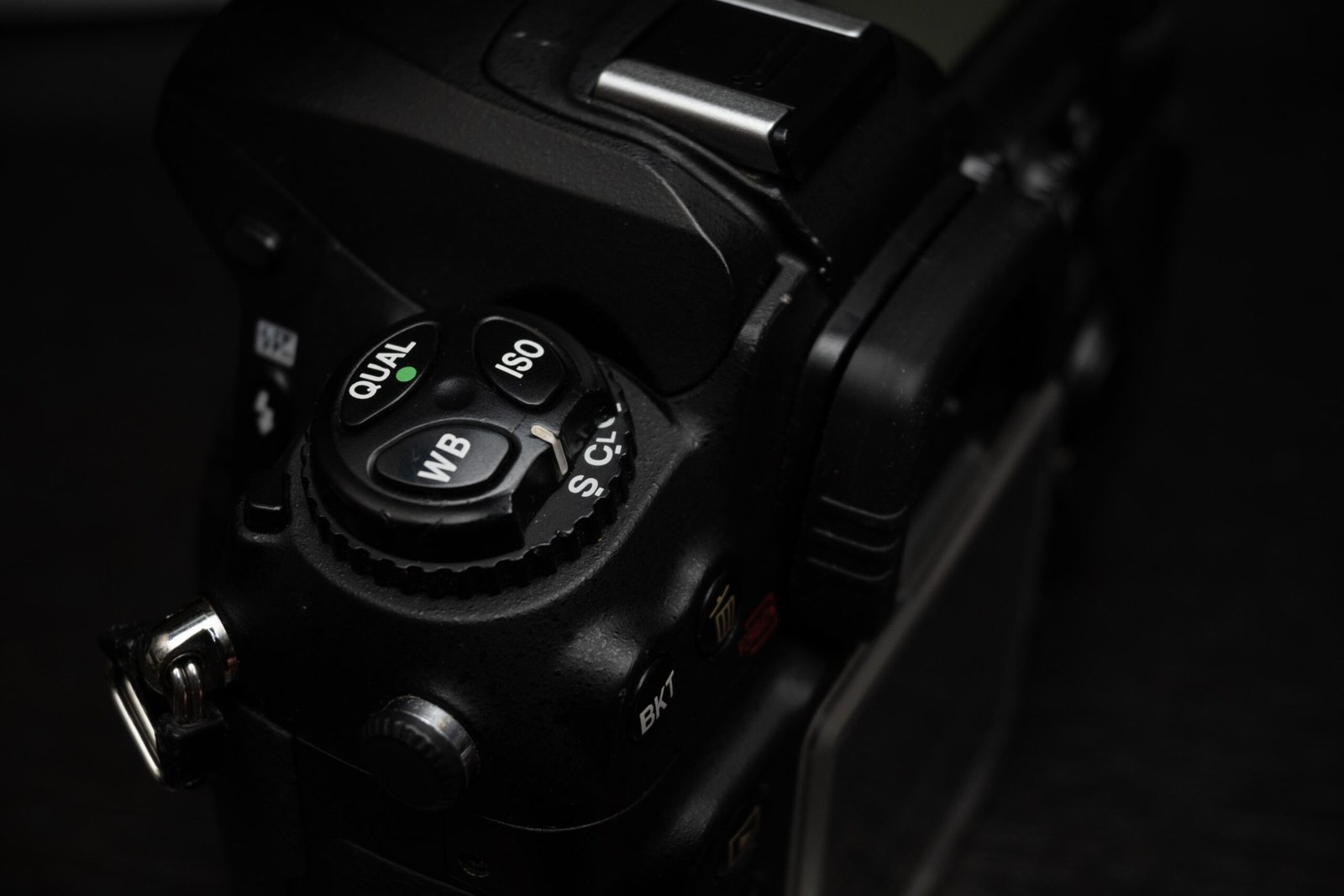 nikon d200 back plate top showing control dial