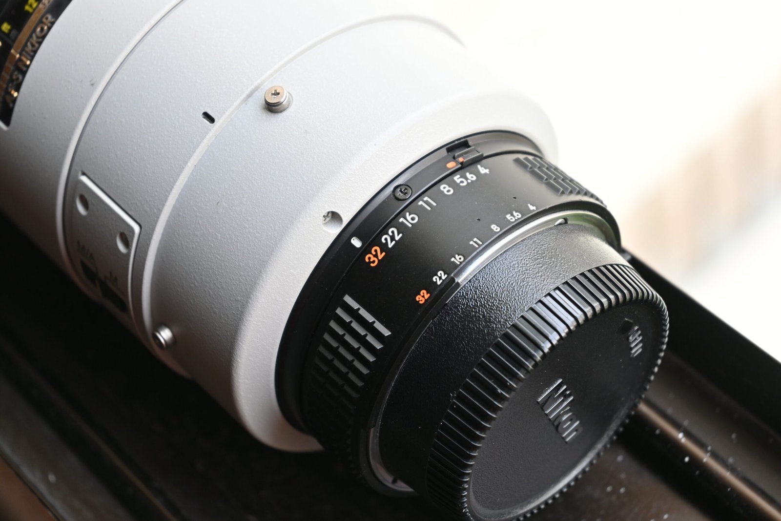 nikon af-d 300mm f4DF back of the lens, showing the aperture ring