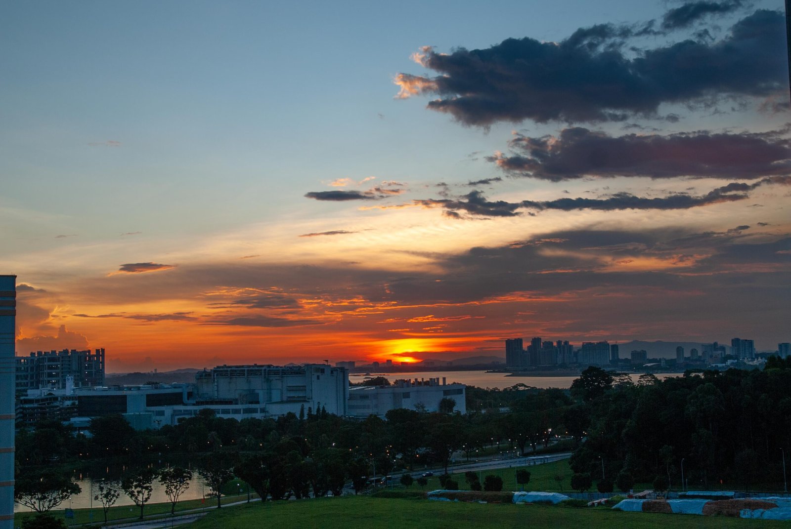 sunset in singapore, woodlands, shot on nikon d200 and adjusted in lightroom